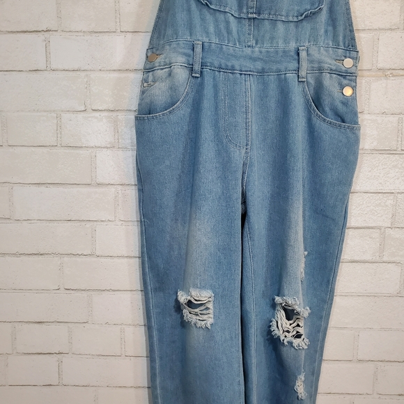 ✔️Distressed jean bib overalls - Picture 10 of 15